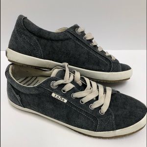 Taos tied sneakers